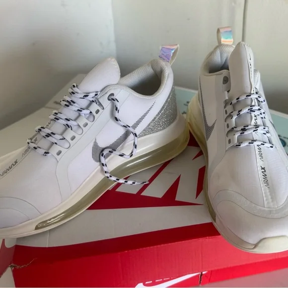 Nike White and Gray Sneakers with Modern Design - Picture 4 of 9